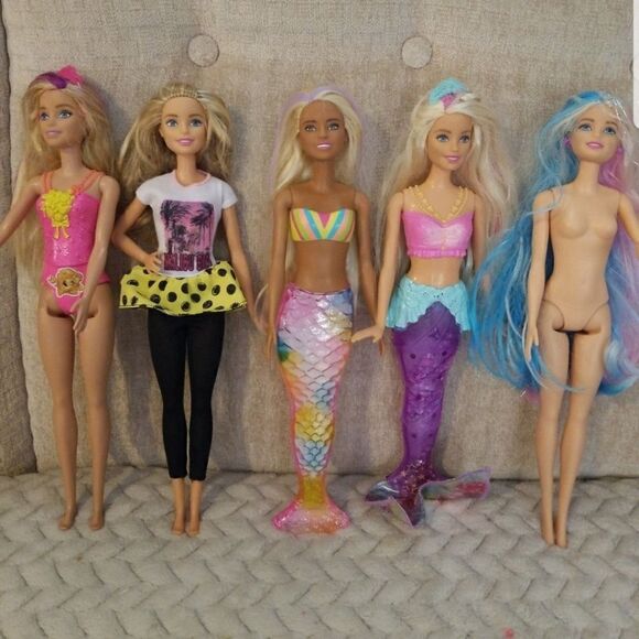 Lot of pre-owned barbie's - Picture 1 of 16